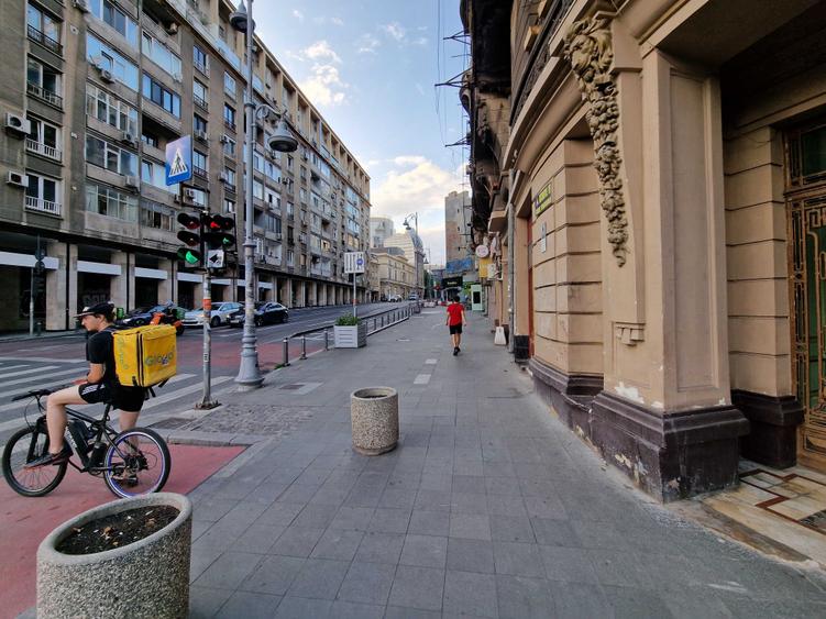 Apartament cu 3 camere semidecomandat în Națiunile Unite