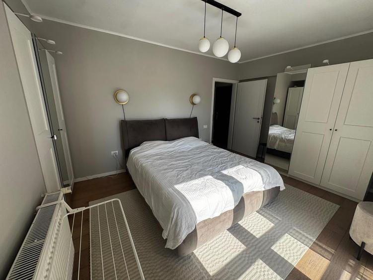 Apartament cu 3 camere decomandat, mobilat în Calea Victoriei