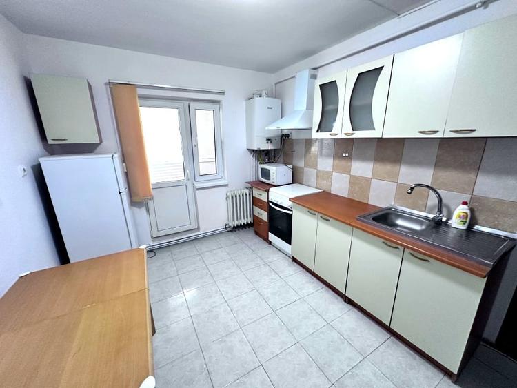 Apartament cu 2 camere decomandat, mobilat în Cetate