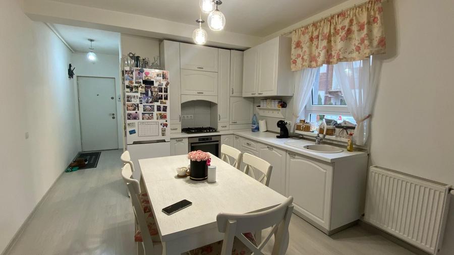 Apartament cu 3 camere semidecomandat, mobilat în Șelimbăr — fotografia 3