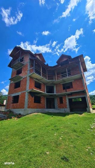 Casă cu Teren 1183 Mp în Corbeni