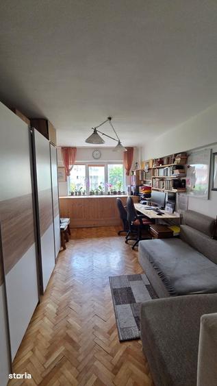 Apartament cu 4 camere decomandat în Soarelui