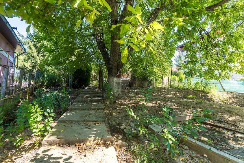 Casă cu Teren 2700 Mp în Filiași