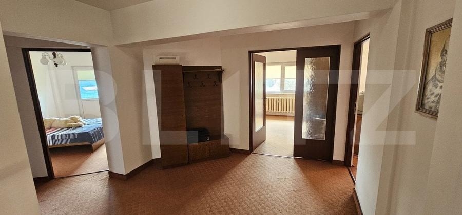 Apartament cu 5 camere decomandat, mobilat în Trident