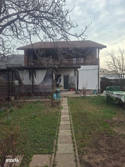 Casă cu 7 camere cu Teren 1000 Mp în Boldești