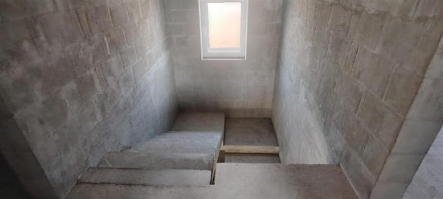 Casă cu 5 camere cu Teren 357 Mp în Episcopia Bihorului