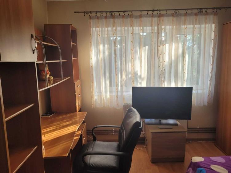 Apartament cu 3 camere decomandat în Aradului