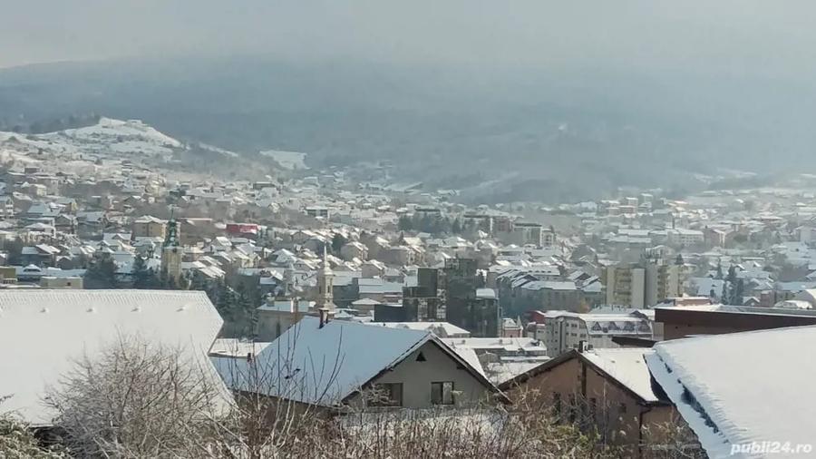 Casă cu 4 camere cu Teren 50 Mp în Central
