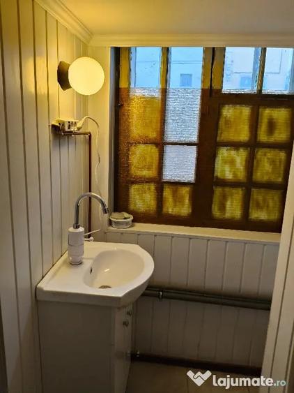 Apartament cu 3 camere decomandat în Predeal