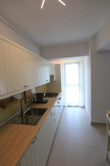 Apartament cu 2 camere semidecomandat, mobilat în Banu Manta