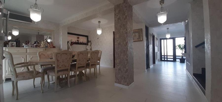 Casă individuală cu 7 camere cu Canalizare în Ultracentral