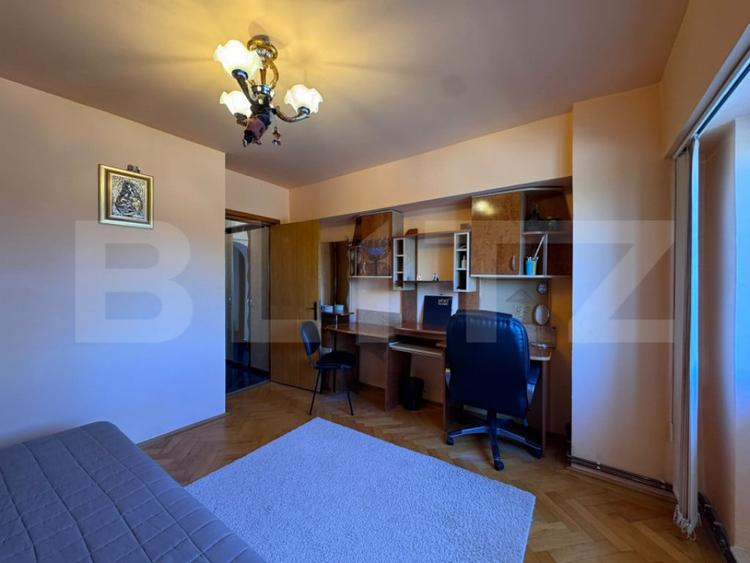Apartament cu 3 camere decomandat în Micro 11