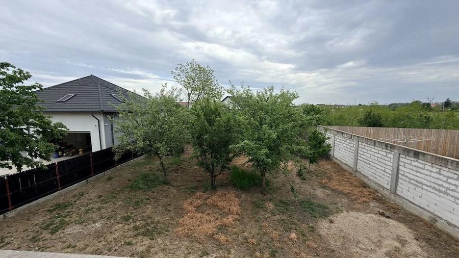Casă cu Teren 800 Mp în Mărăcineni
