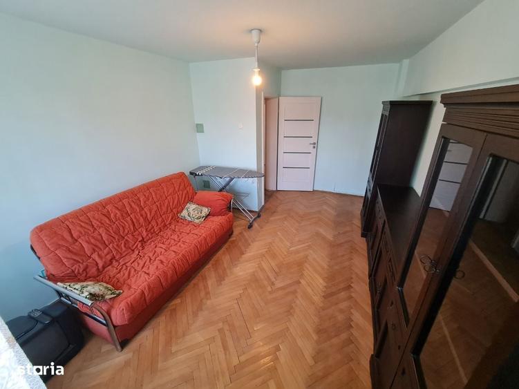 Apartament cu 2 camere decomandat în Băncilor