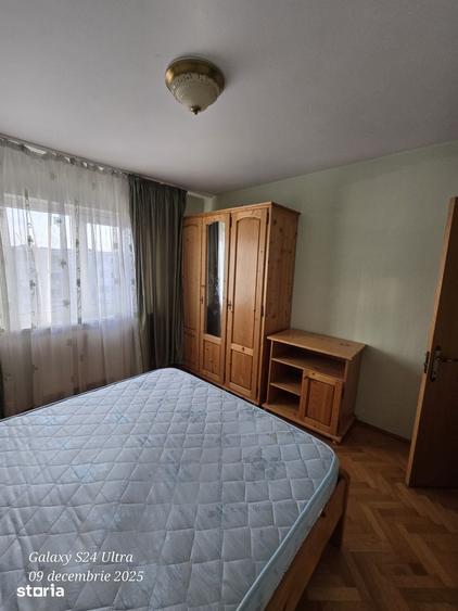 Apartament cu 3 camere decomandat în Calea București