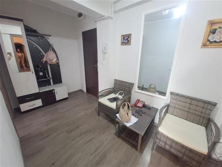 Apartament cu 3 camere semidecomandat, mobilat în Milcov