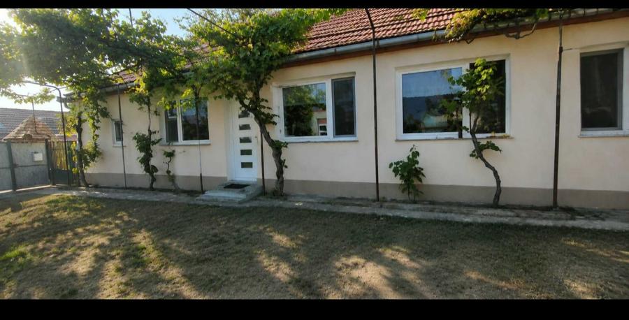 Casă cu 3 camere în Girișu de Criș