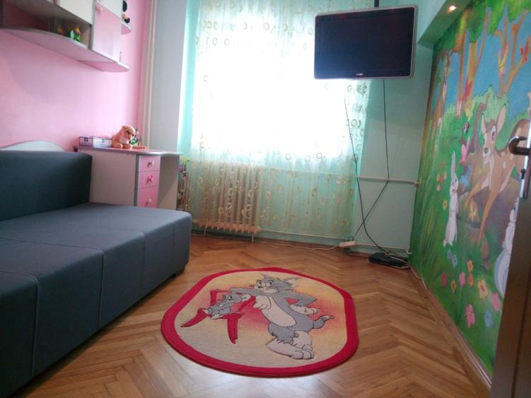 Închiriez apartament 3 camere - 12