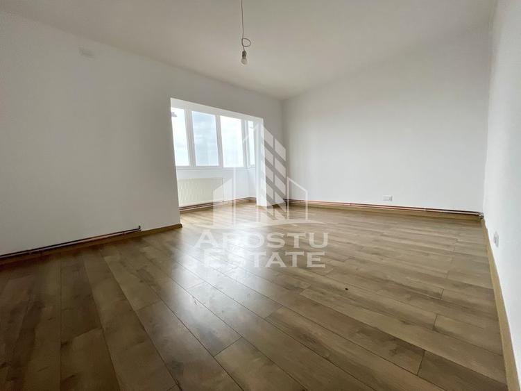 Apartament cu 3 camere decomandat în Girocului