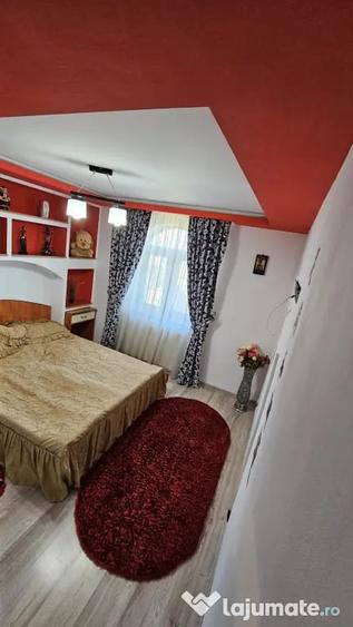 Apartament cu 7 camere decomandat în Central