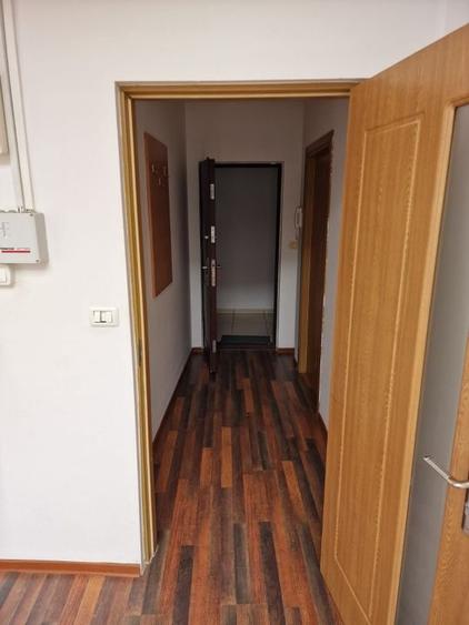 Birou, de 30 mp, în Badea Cârțan