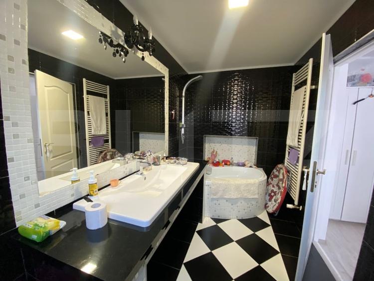 Duplex cu 6 camere cu Canalizare în Unirea