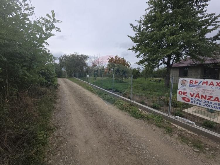 Casă individuală cu 4 camere cu Teren 6110 Mp în Girov