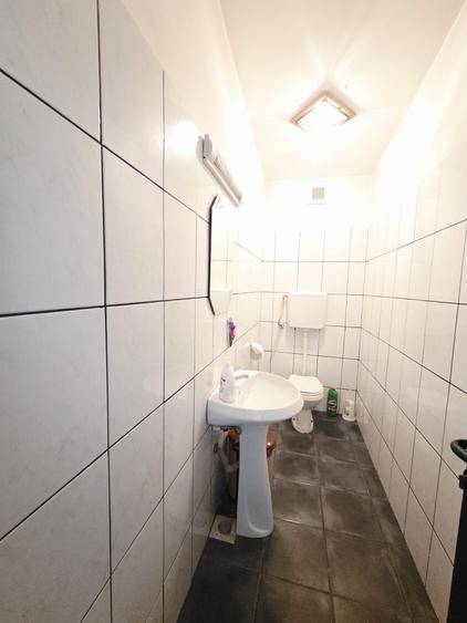 Spațiu comercial, de 200 mp, în Micro 17