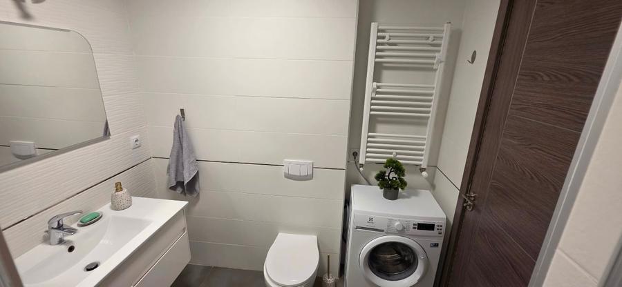 Apartament cu 2 camere semidecomandat, mobilat în Nord