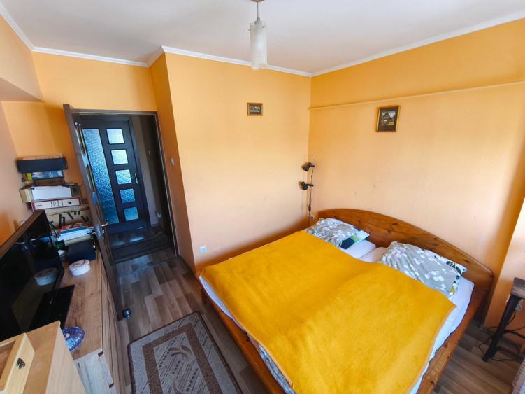 Apartament cu 4 camere decomandat în Dacia