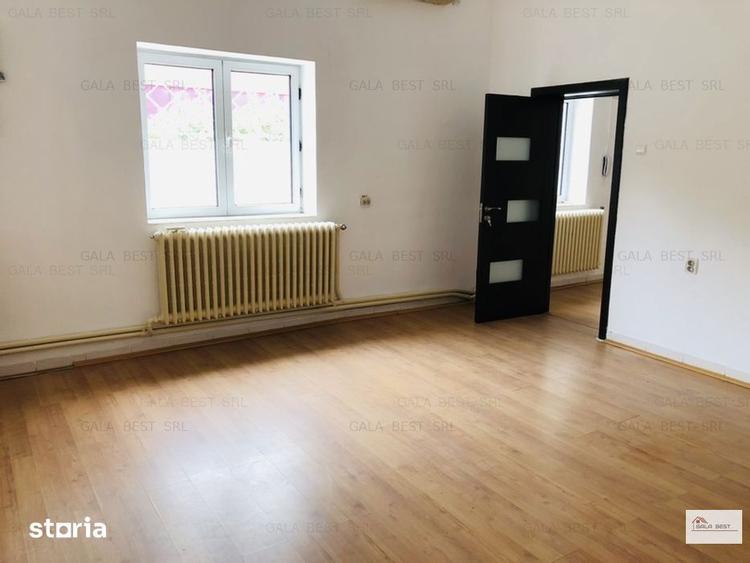 Casă cu 5 camere cu Teren 150 Mp în Vatra Luminoasă