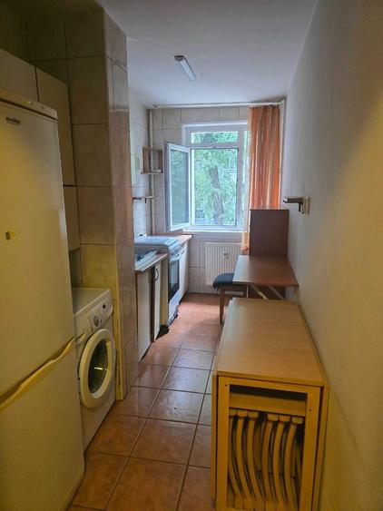 Apartament cu 2 camere decomandat în Baba Novac
