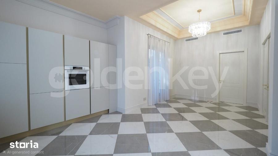 Casă cu 7 camere cu Teren 550 Mp în Central