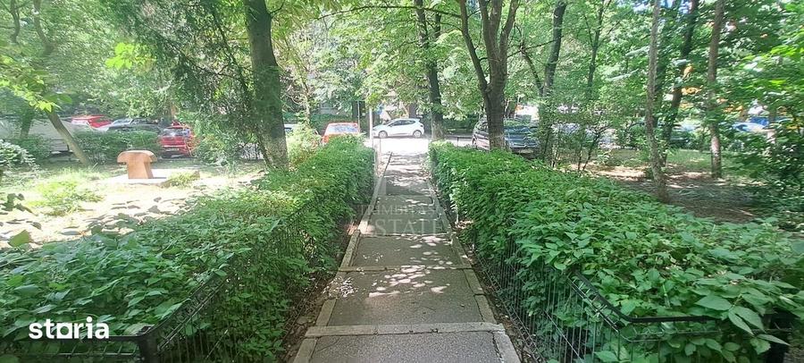 Apartament cu 3 camere în Tineretului