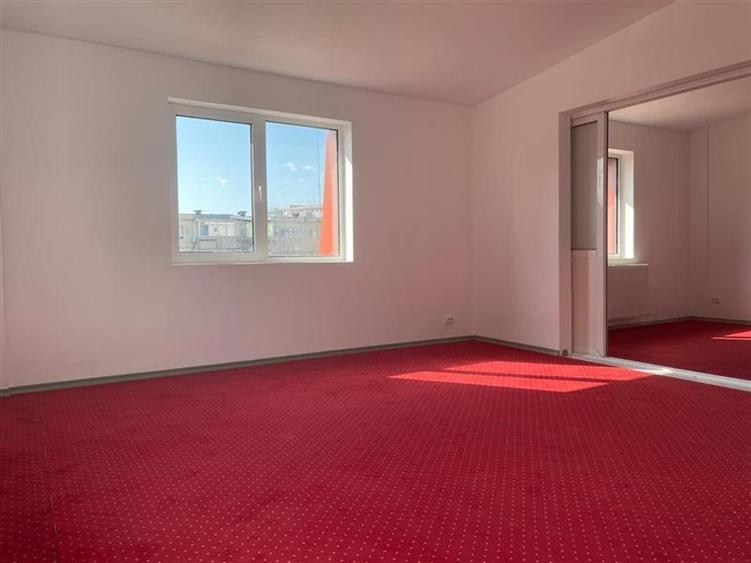 Casă individuală cu 5 camere cu Teren 220 Mp în Vitan