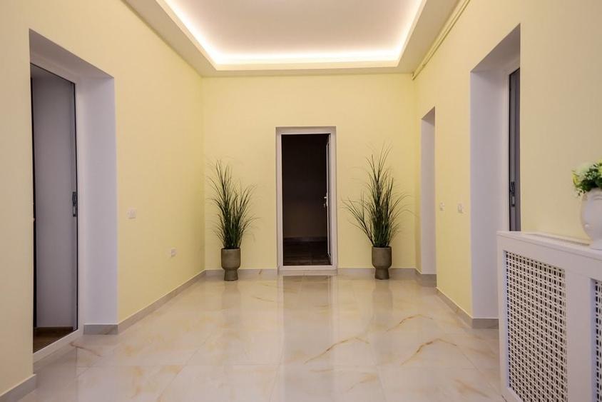 Apartament cu 4 camere decomandat în Central