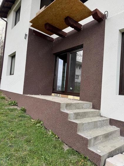 Casă cu 6 camere în Breaza de Sus