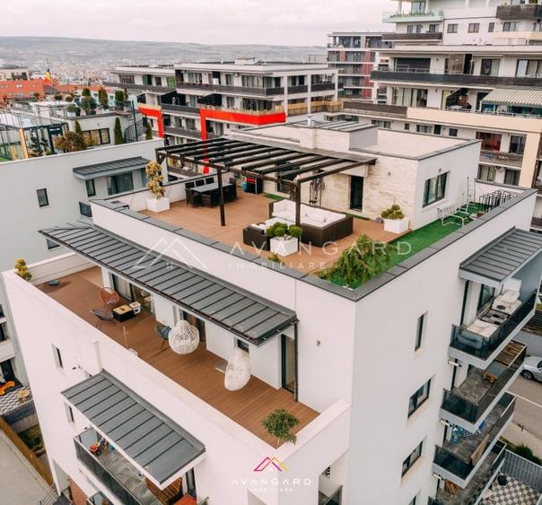 Penthouse cu 7 camere decomandat, mobilat în Bună Ziua