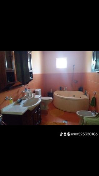 Casă cu 4 camere în Coroi