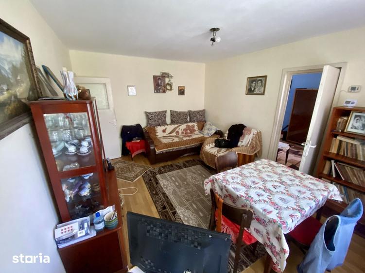 Apartament cu 3 camere semidecomandat în Km 4