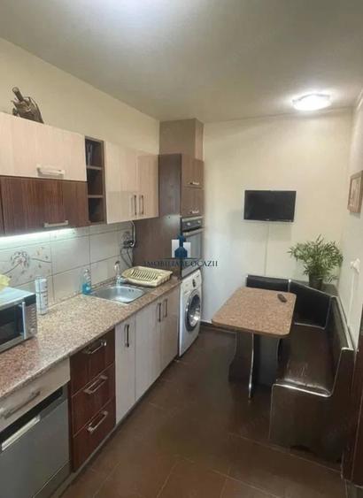 Apartament cu 3 camere decomandat în Berceni