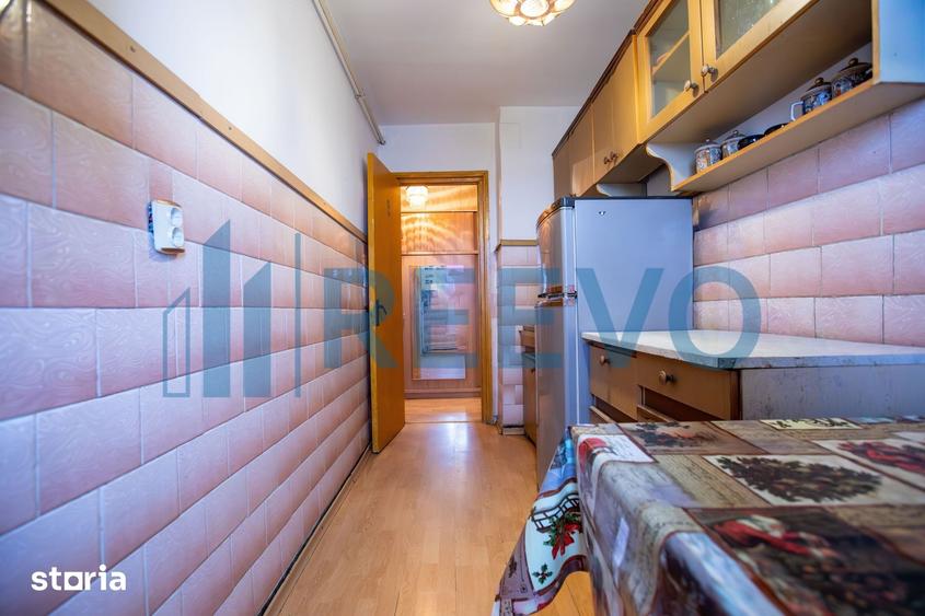 Apartament cu 3 camere semidecomandat în Narcisa