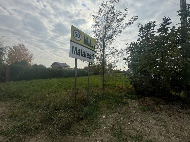 Teren de 2500 mp, în Mălăiești