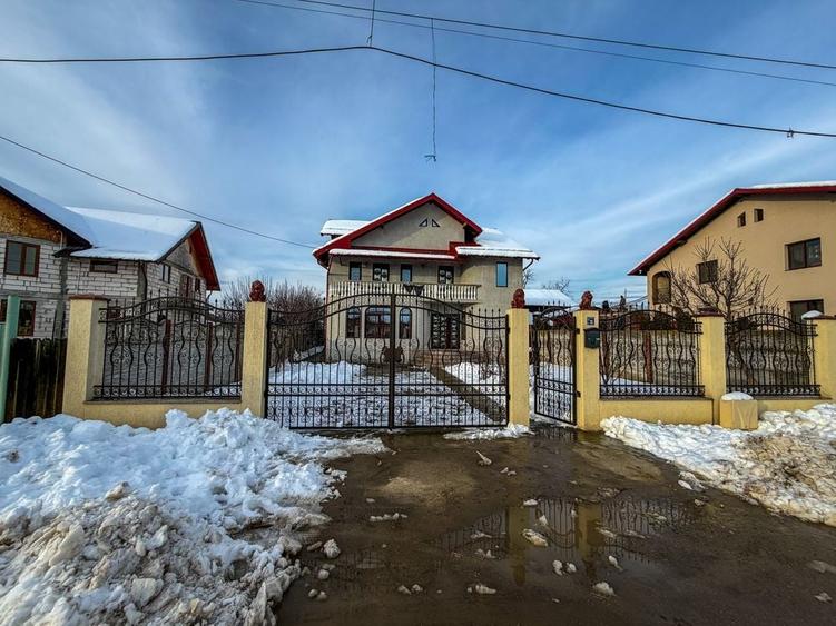 Casa spatioasa, ideala pentru familie-curte proprie si design deosebit - 3