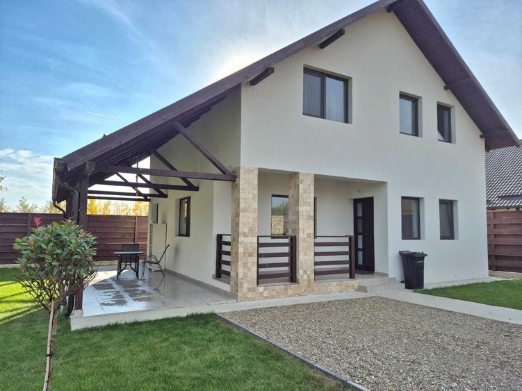 Casă cu 4 camere cu Teren 310 Mp în Valea