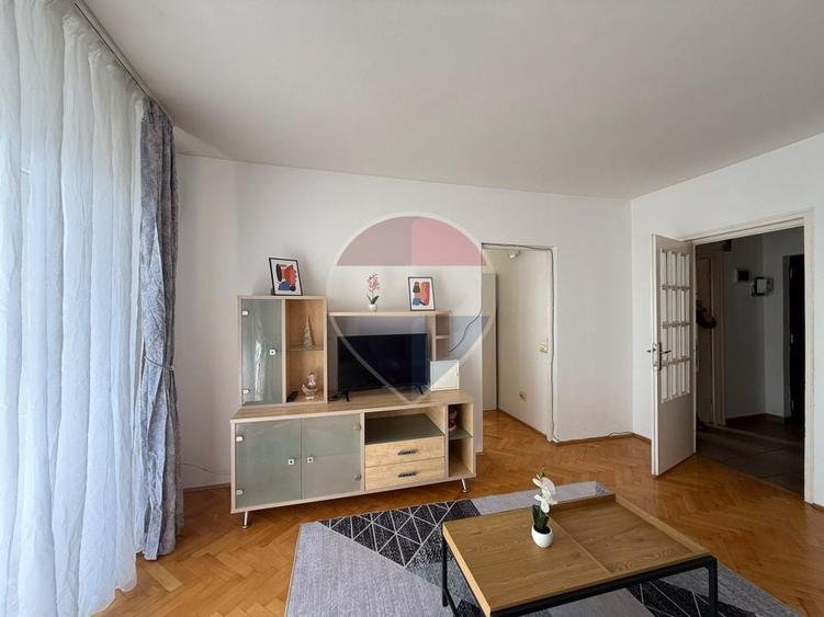 Apartament cu 3 camere semidecomandat, mobilat în Națiunile Unite