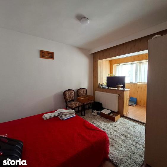 Apartament cu 4 camere decomandat în Central