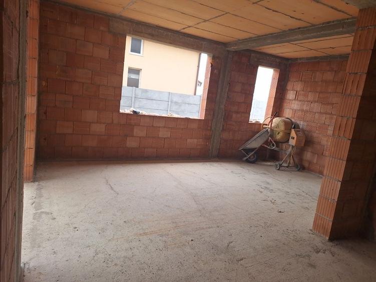 Casă cu 4 camere în Livada