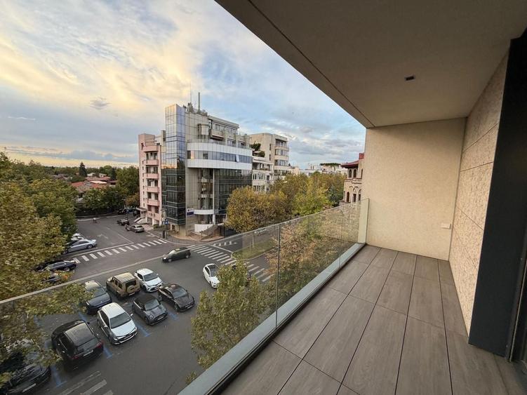 Apartament cu 4 camere în Primăverii