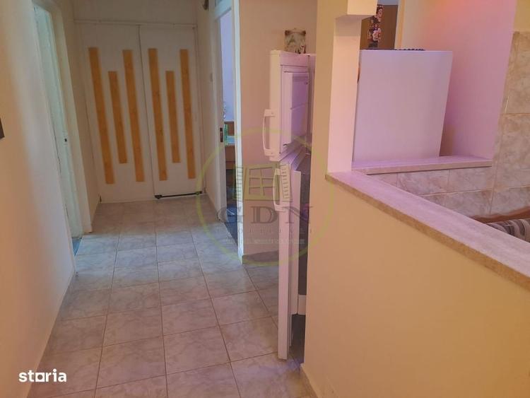 Apartament cu 2 camere decomandat în Hurez